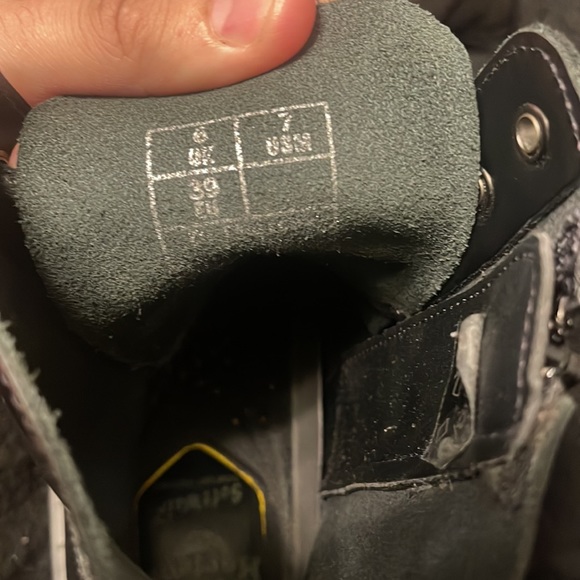 Barely used like new DR Martens - Picture 7 of 10